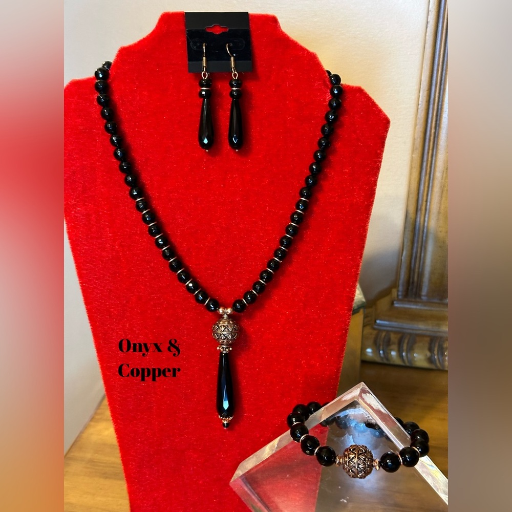 2Pc Handcrafted Semi-Precious Gemstone Onyx & Copper Set.